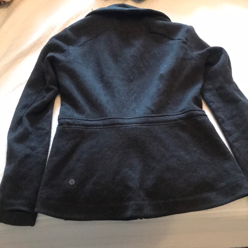 Lulu lemon jacket. Size 6. Lightly used. - Picture 2 of 2